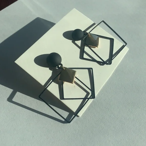 Earrings - Picture 3 of 4